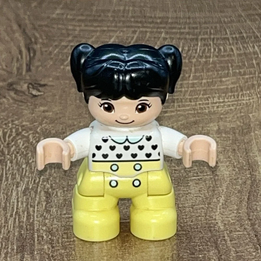 Lego Duplo‎ Figure Asian Girl Daughter Toddler White Shirt Yellow Pants Pigtails - Picture 4 of 5